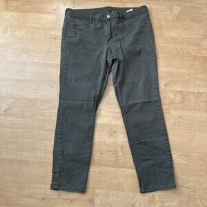 H&M Green Skinny Ankle Length Pants - Size 34